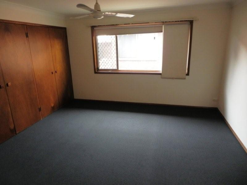 2/107 Sunshine Blvd, Mermaid Waters QLD 4218