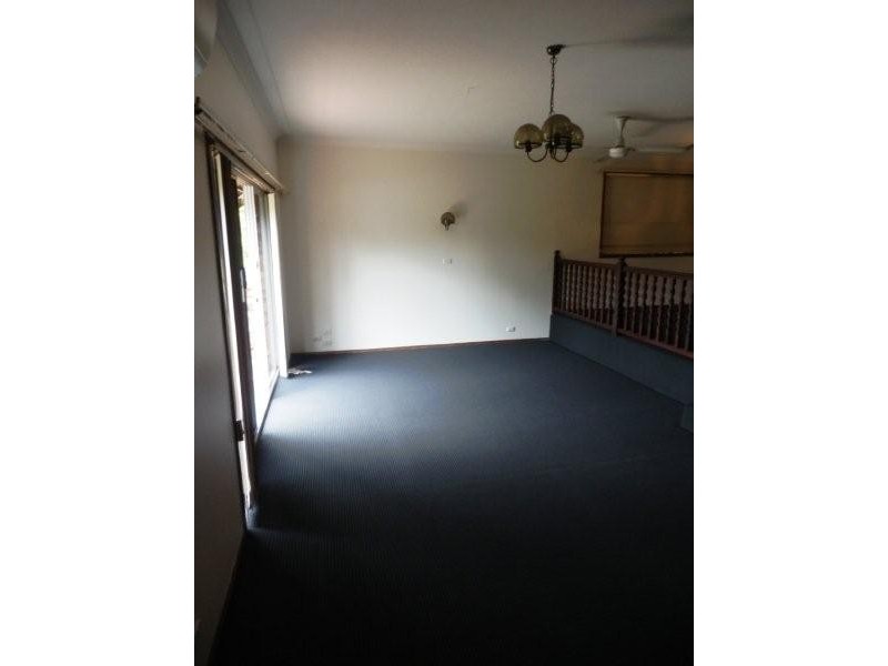 2/107 Sunshine Blvd, Mermaid Waters QLD 4218