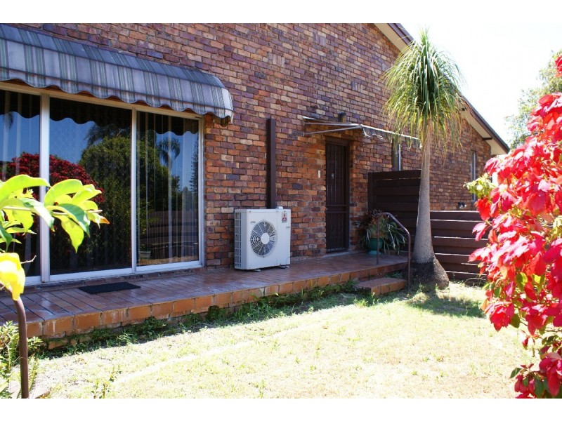 2/107 Sunshine Blvd, Mermaid Waters QLD 4218