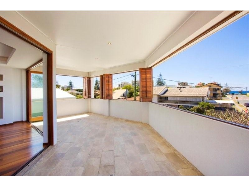 11 Wave Street, Mermaid Beach QLD 4218