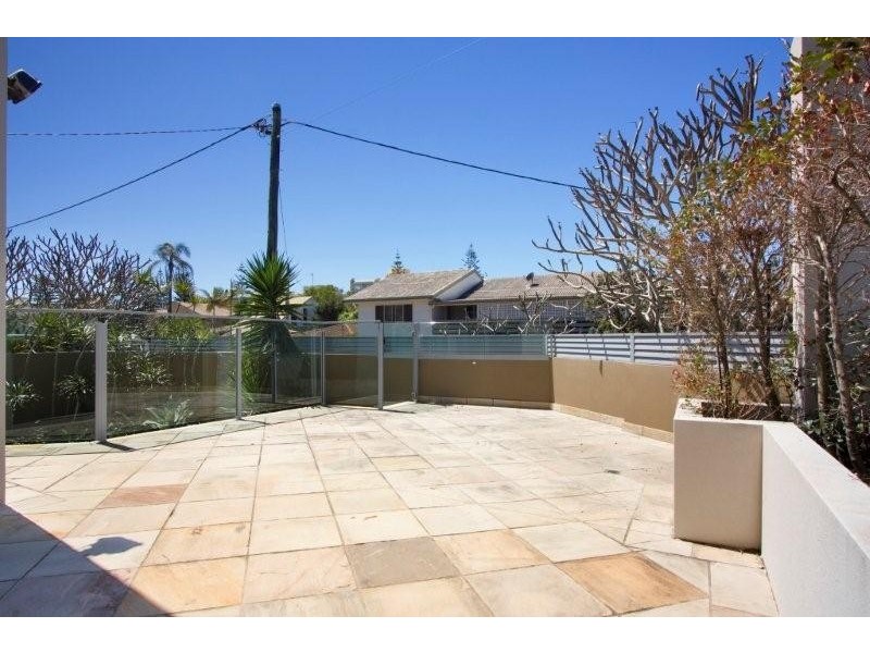11 Wave Street, Mermaid Beach QLD 4218
