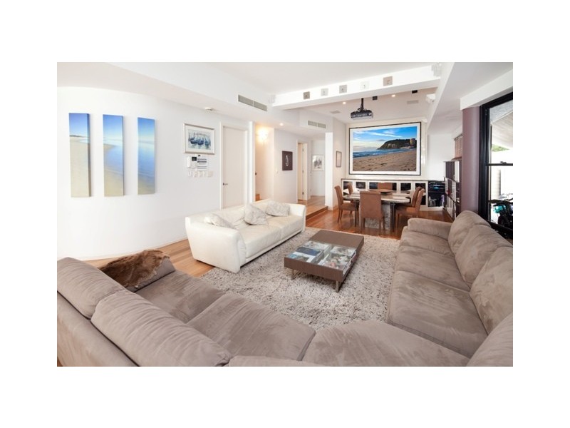 2/8 First Avenue, Broadbeach QLD 4218