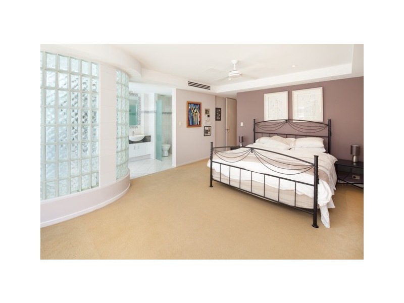 2/8 First Avenue, Broadbeach QLD 4218