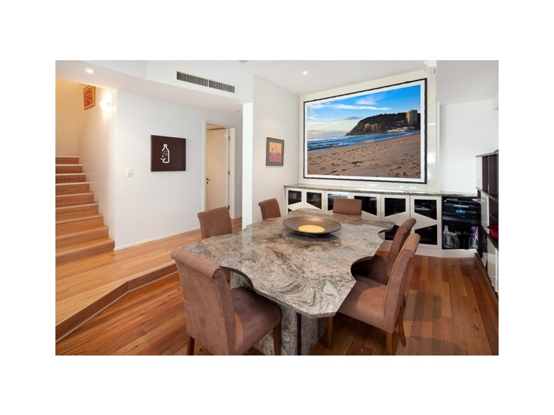 2/8 First Avenue, Broadbeach QLD 4218