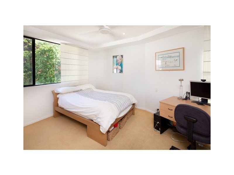 2/8 First Avenue, Broadbeach QLD 4218