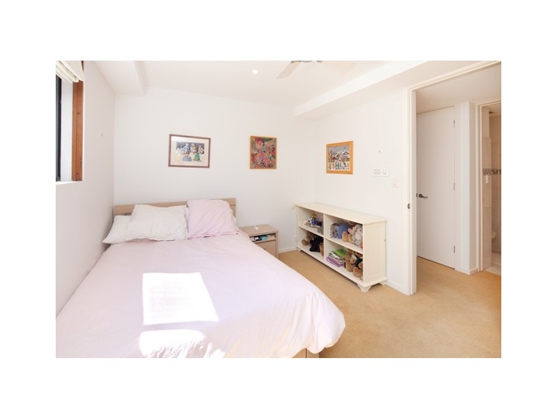 2/8 First Avenue, Broadbeach QLD 4218