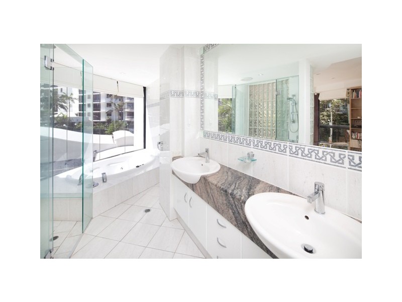 2/8 First Avenue, Broadbeach QLD 4218