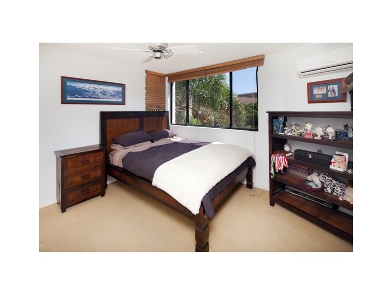 2/8 First Avenue, Broadbeach QLD 4218