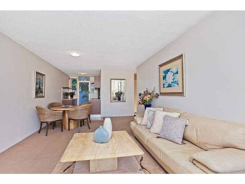 4 ‘Warrego Lodge’ 22 Mary Avenue, Broadbeach QLD 4218