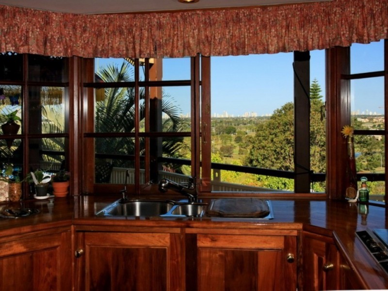 27 Amethyst Ct, Carrara QLD 4211