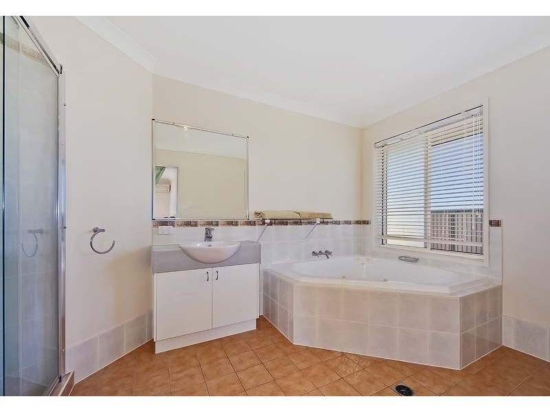 12 Zane Street, Molendinar QLD 4214