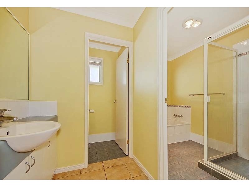 12 Zane Street, Molendinar QLD 4214