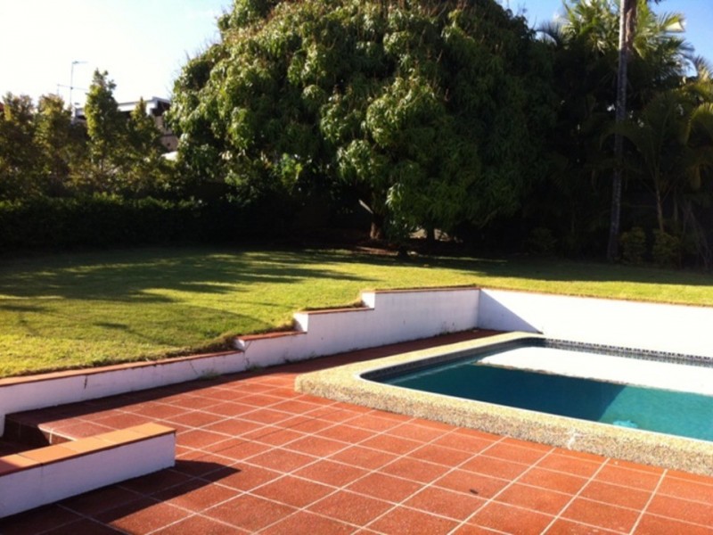 16 Cotlew Street, Southport QLD 4215