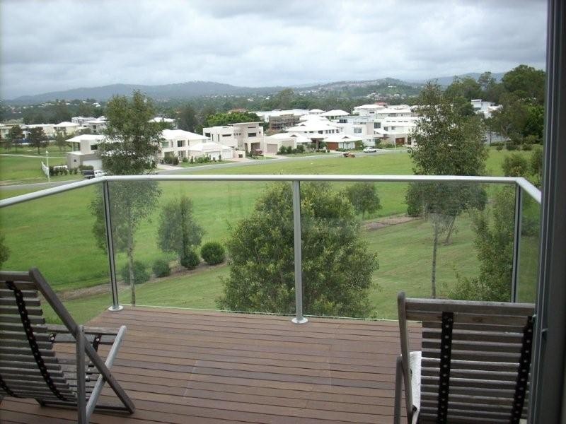 7005A Vista Drive, Benowa QLD 4217