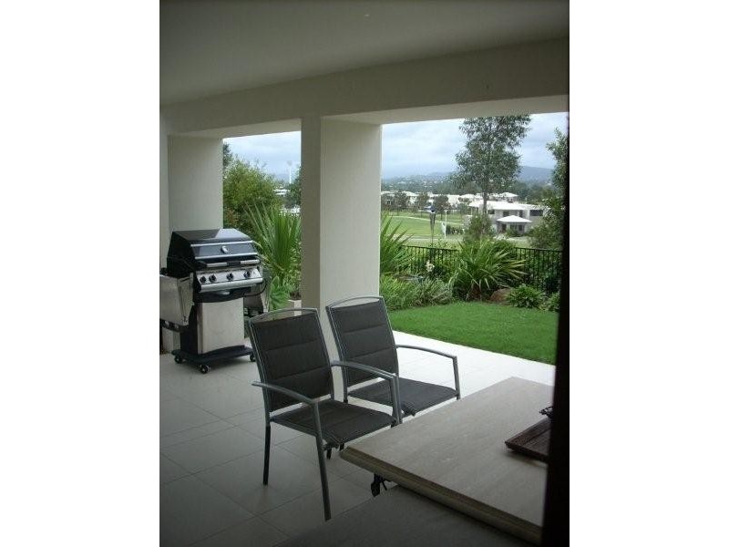 7005A Vista Drive, Benowa QLD 4217