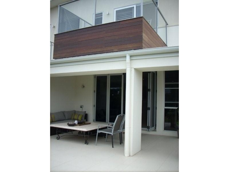 7005A Vista Drive, Benowa QLD 4217