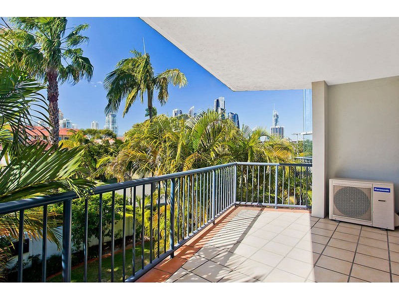 9/30-36 Burra Street, Chevron Island QLD 4217
