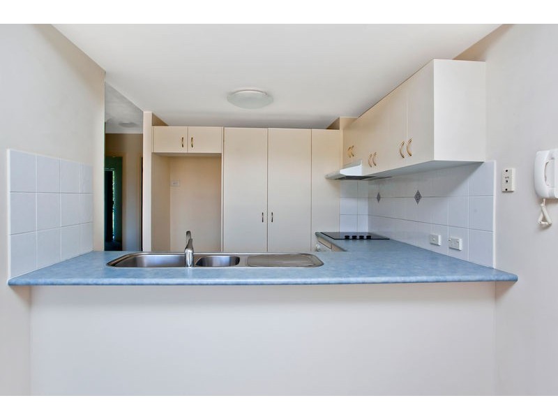 9/30-36 Burra Street, Chevron Island QLD 4217