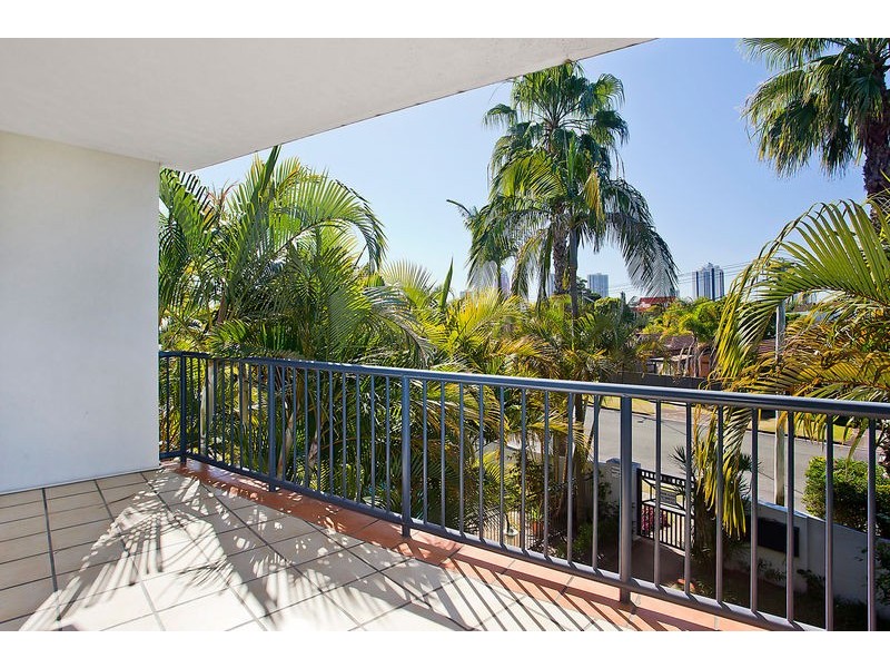 9/30-36 Burra Street, Chevron Island QLD 4217