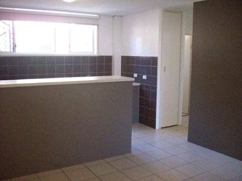 3/4 Alexandra Avenue, Broadbeach QLD 4218