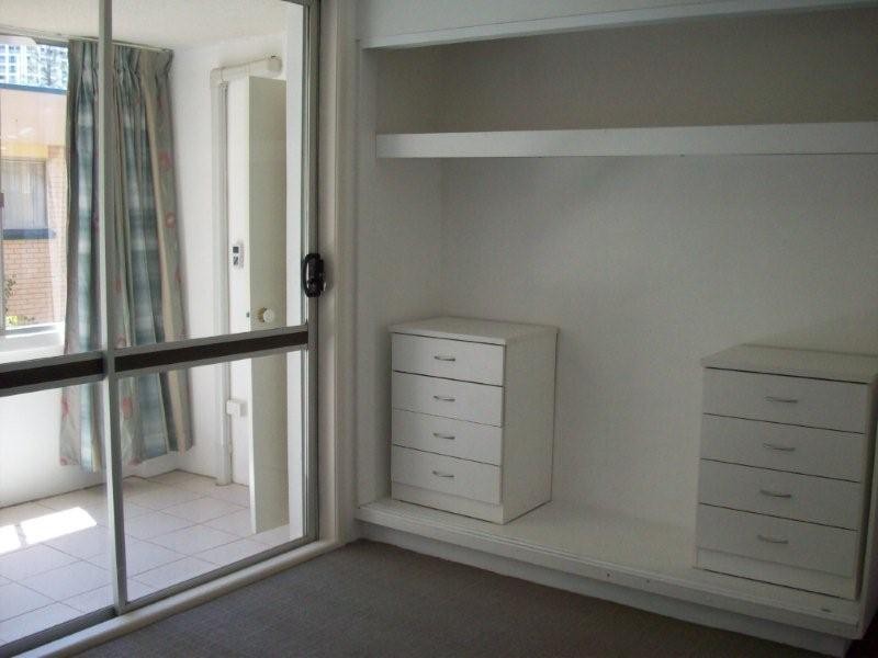 3/4 Alexandra Avenue, Broadbeach QLD 4218