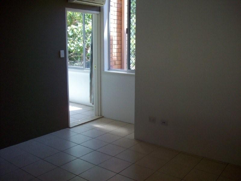 3/4 Alexandra Avenue, Broadbeach QLD 4218