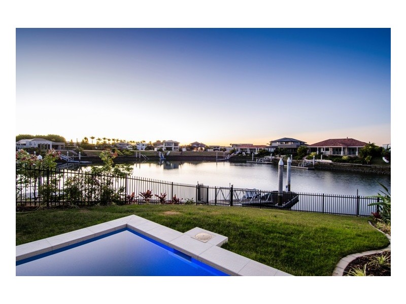 2236 Glengallon Way, Hope Island QLD 4212