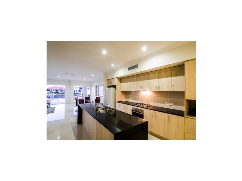 2236 Glengallon Way, Hope Island QLD 4212