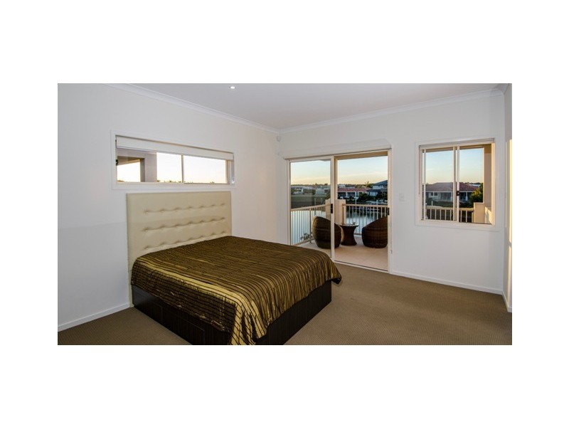 2236 Glengallon Way, Hope Island QLD 4212