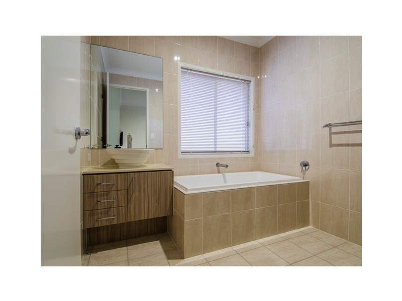 2236 Glengallon Way, Hope Island QLD 4212