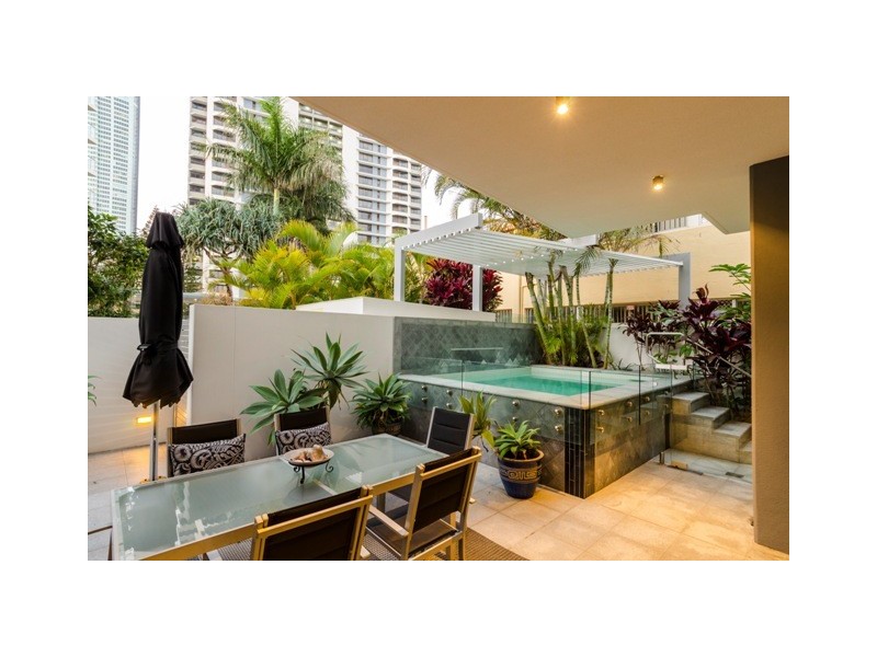 21 Vista Street, Surfers Paradise QLD 4217