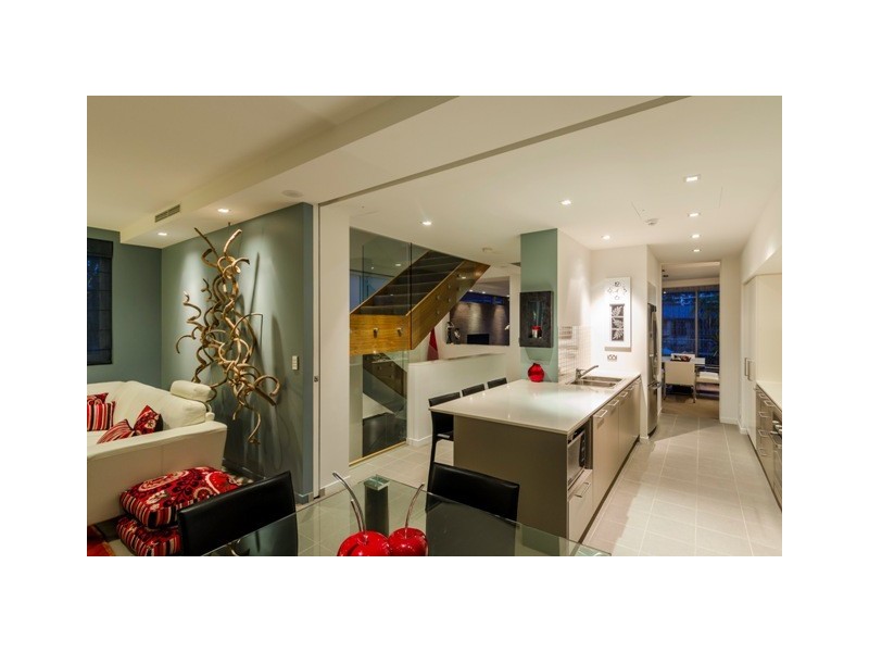 21 Vista Street, Surfers Paradise QLD 4217