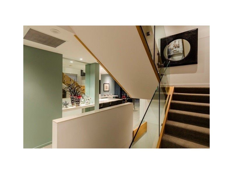 21 Vista Street, Surfers Paradise QLD 4217