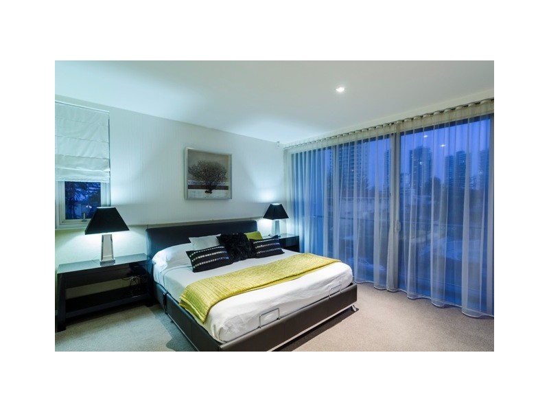 21 Vista Street, Surfers Paradise QLD 4217