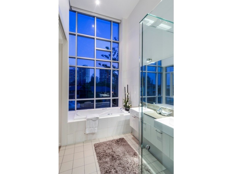 21 Vista Street, Surfers Paradise QLD 4217