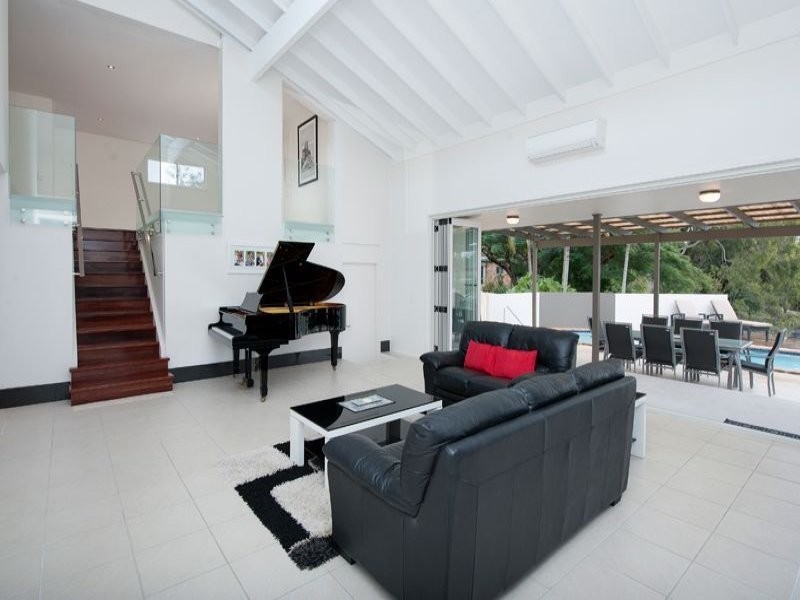 23 Lakeside Avenue, Broadbeach Waters QLD 4218