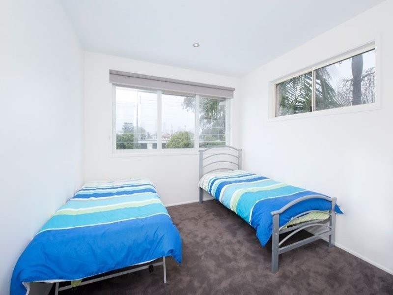 23 Lakeside Avenue, Broadbeach Waters QLD 4218