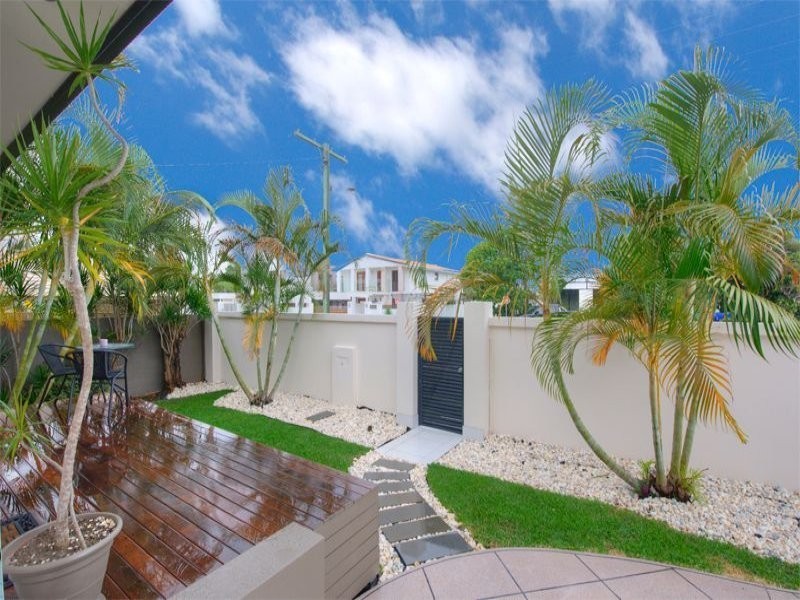 23 Lakeside Avenue, Broadbeach Waters QLD 4218