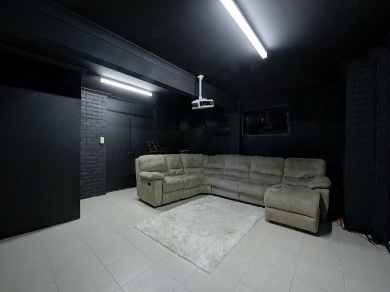 23 Lakeside Avenue, Broadbeach Waters QLD 4218