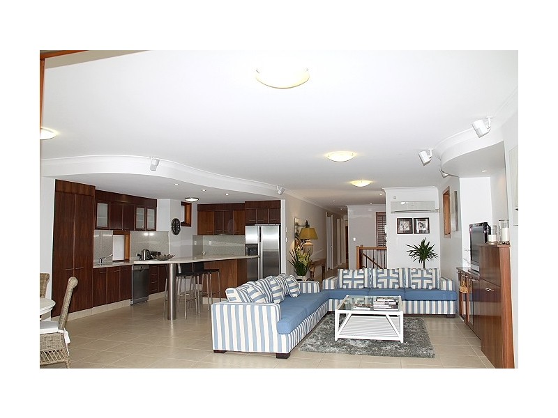 1/6 Marine Pde, Miami QLD 4220