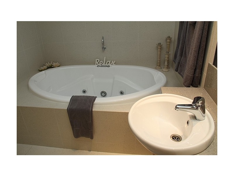 1/6 Marine Pde, Miami QLD 4220