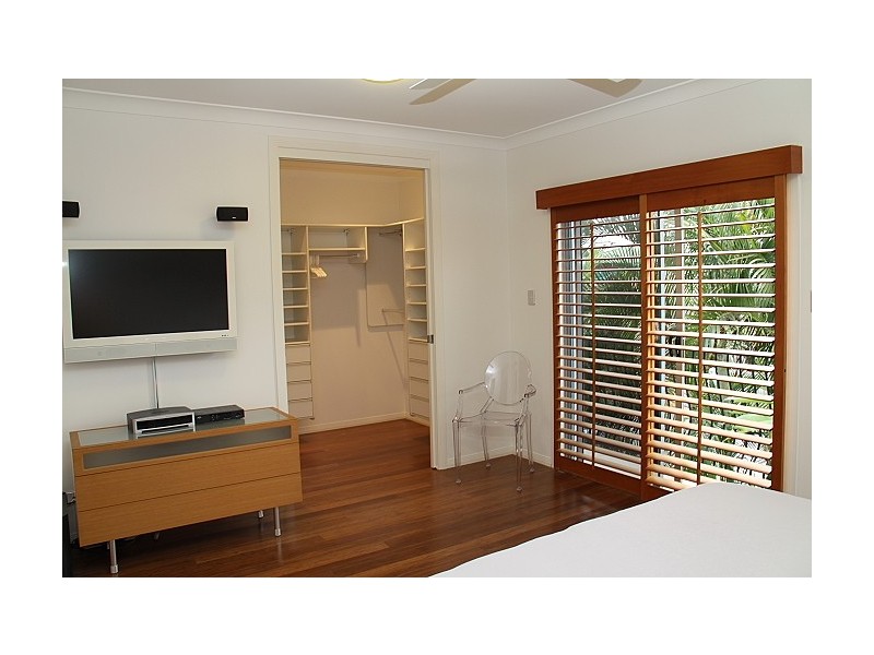 1/6 Marine Pde, Miami QLD 4220