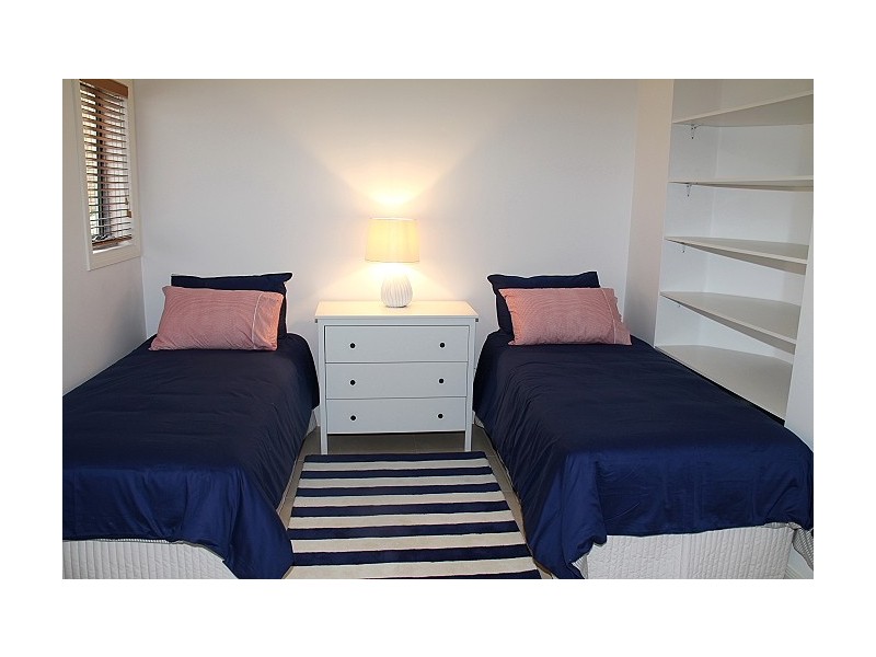 1/6 Marine Pde, Miami QLD 4220