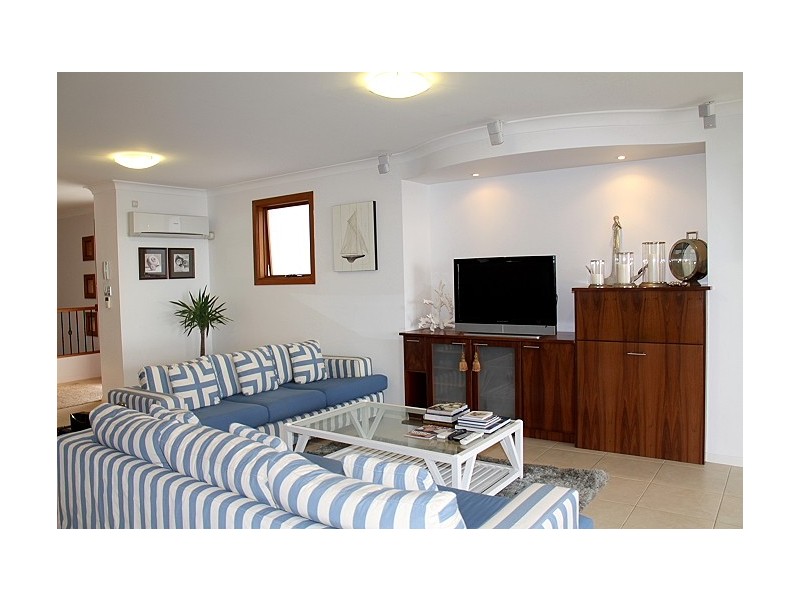 1/6 Marine Pde, Miami QLD 4220