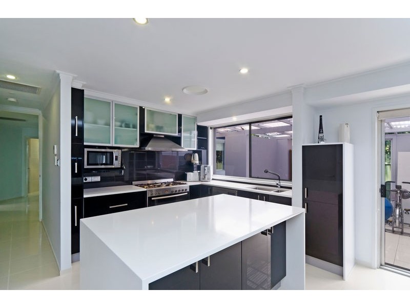 5 Rotorua Place, Clear Island Waters QLD 4226