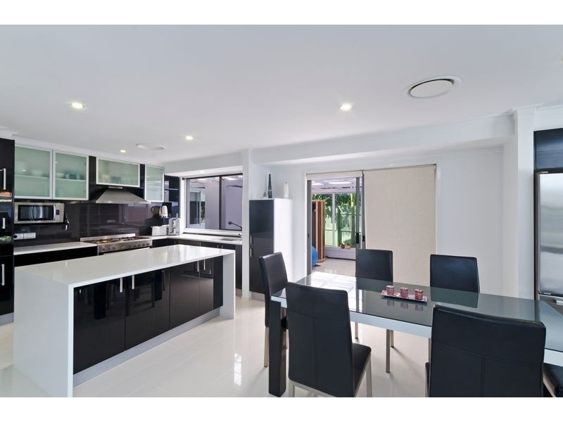 5 Rotorua Place, Clear Island Waters QLD 4226