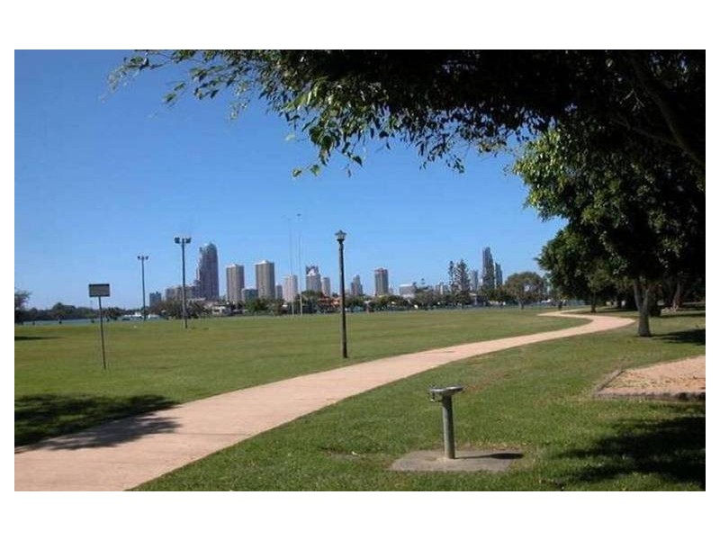 3 Chester Terrace, Southport QLD 4215