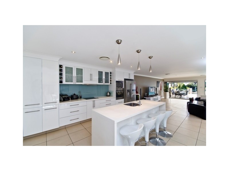 5 Village High Road, Benowa QLD 4217