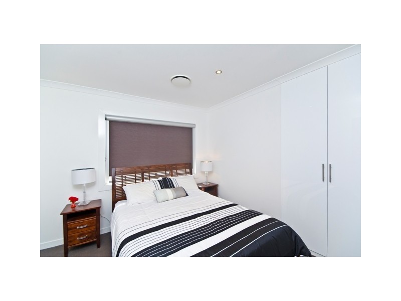 5 Village High Road, Benowa QLD 4217