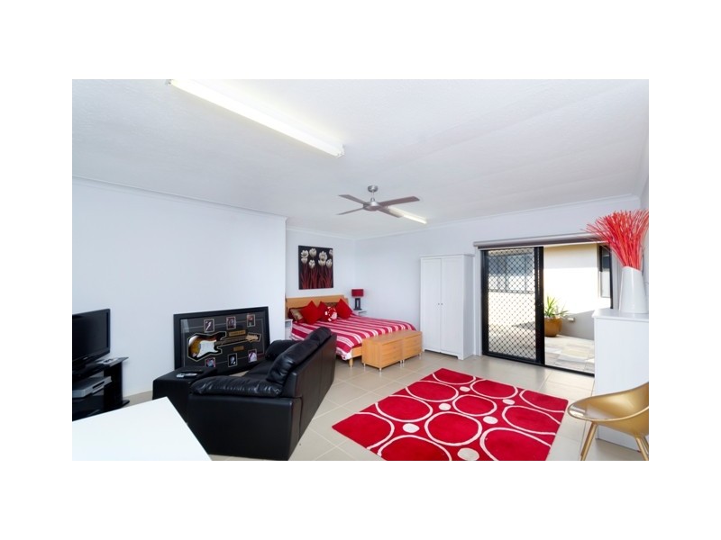 5 Village High Road, Benowa QLD 4217